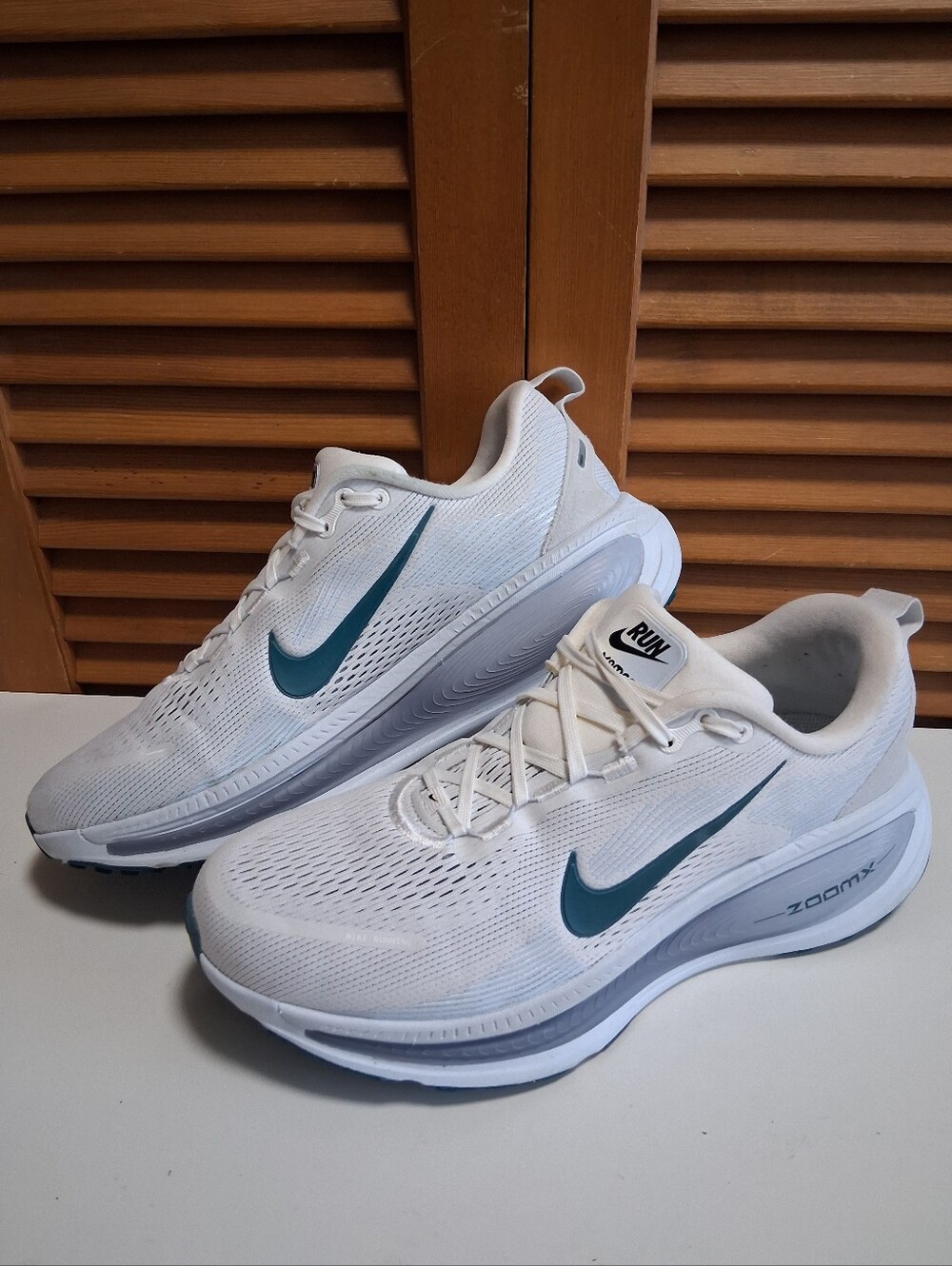 Nike Women's Vomero 18 Road Running Shoes Summit White Geode Teal-Blue Size 10.5